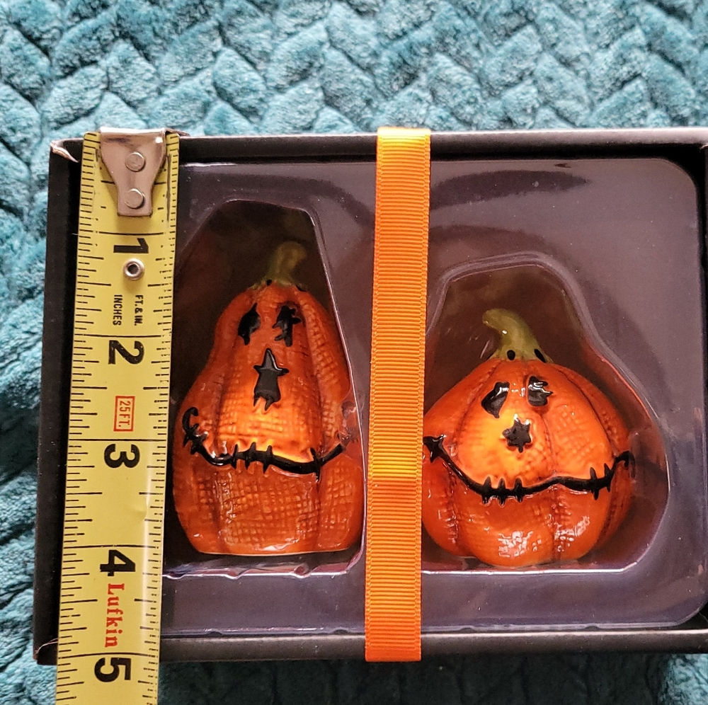NWT Salt & Pepper Shakers - Picture 2 of 5